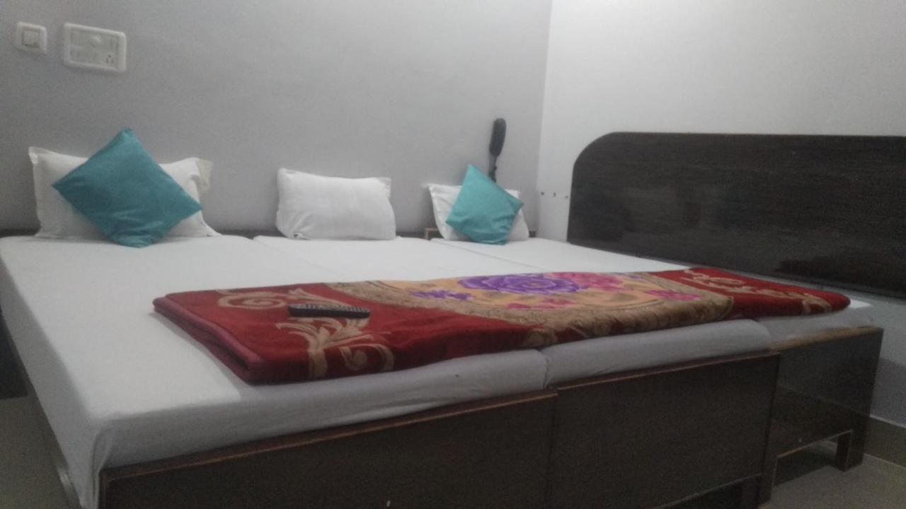 Hotel Giriraj Inn - Varanasi, Varanasi